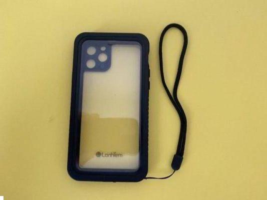 I liked this waterproof iPhone case!