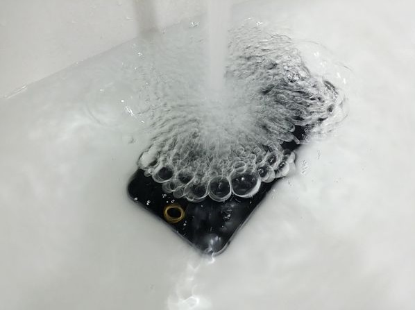 Water on iPhone 6 / 6s, how to avoid damage