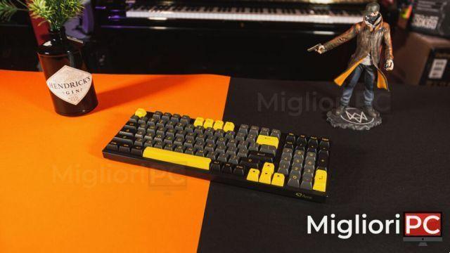 Akko Custom Mechanical Keyboard • 3098B Black & Gold Review