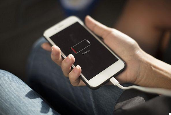 ¿Por qué las baterías de los teléfonos móviles duran tan poco?