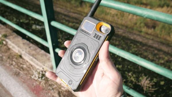 No.1 IP01, the cover that turns iPhone into a Walkie-Talkie!