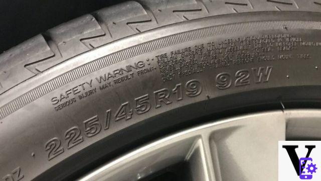 Comment « lire » les pneus entre abréviations, codes et indices | Auto pour les nuls